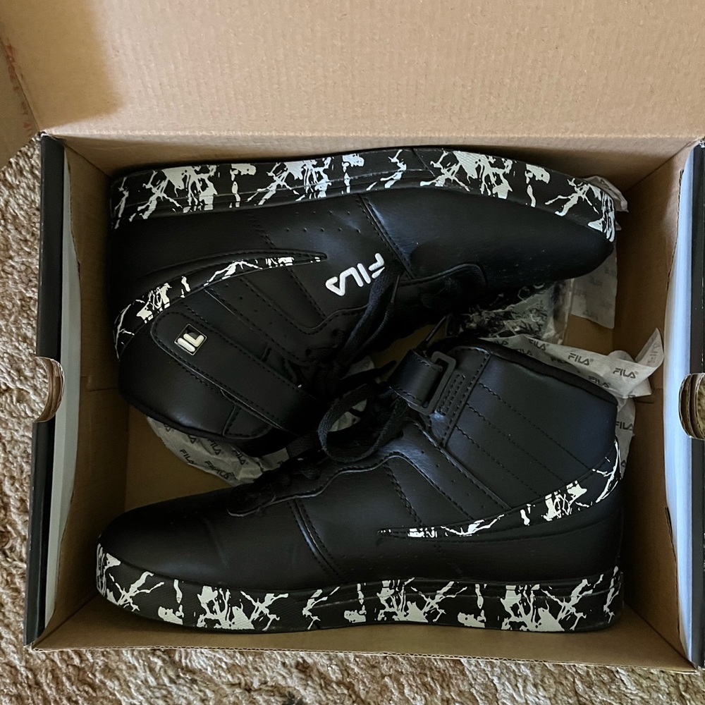 FILA men’s size 7 Medium Black & White Marble